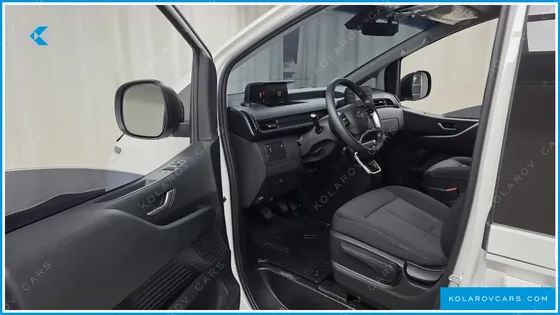 HYUNDAI STARIA CARGO 5-SEATER