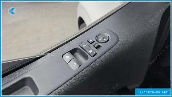 HYUNDAI STARIA CARGO 5-SEATER