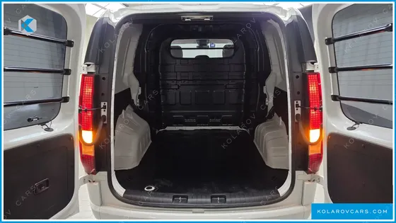 HYUNDAI STARIA CARGO 5-SEATER