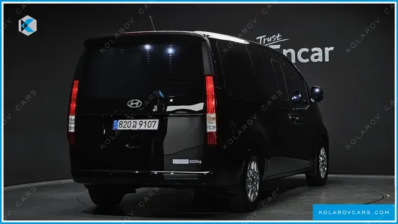HYUNDAI STARIA CARGO 5-SEATER