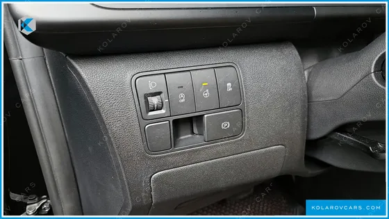 HYUNDAI STARIA CARGO 5-SEATER