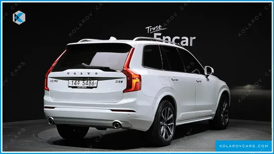 VOLVO XC90 D5 MOMENTUM