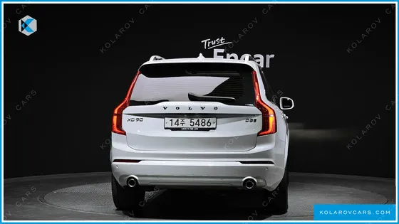VOLVO XC90 D5 MOMENTUM