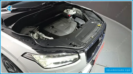 VOLVO XC90 D5 MOMENTUM