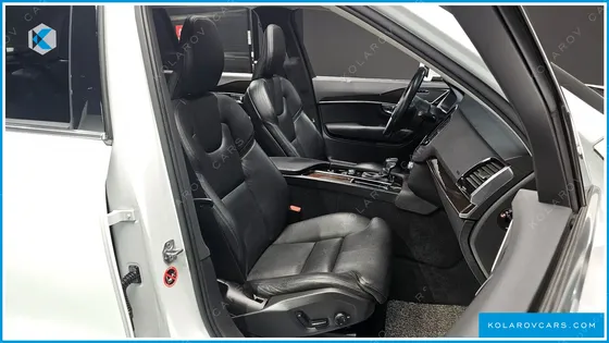 VOLVO XC90 D5 MOMENTUM