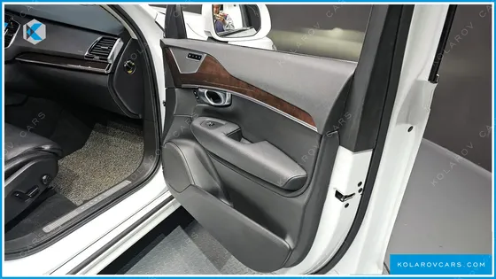 VOLVO XC90 D5 MOMENTUM