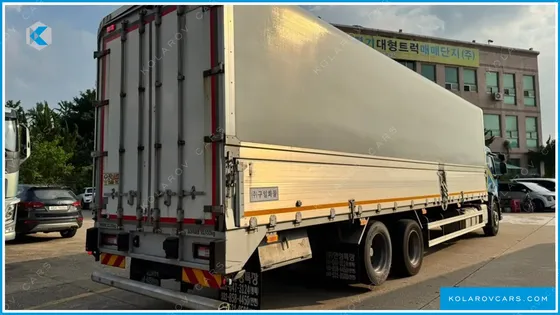 VOLVO CARGO TRUCK 6X2