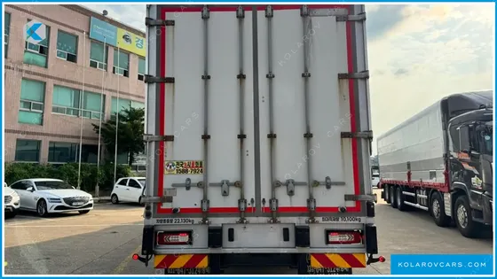 VOLVO CARGO TRUCK 6X2