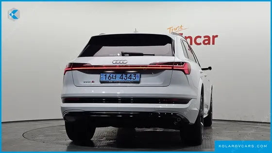 AUDI E-TRON S