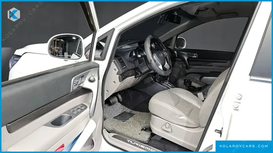 KGM - SSANGYONG KORANDO 4WD CHATEAU 9-SEATER