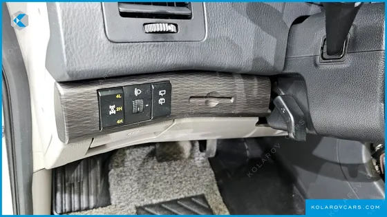 KGM - SSANGYONG KORANDO 4WD CHATEAU 9-SEATER