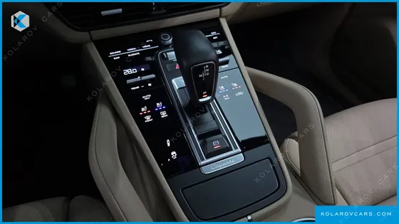 PORSCHE CAYENNE 3.0 COUPE PLATINUM EDITION
