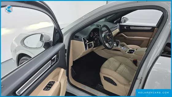 PORSCHE CAYENNE 3.0 COUPE PLATINUM EDITION