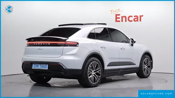 PORSCHE MACAN BASE