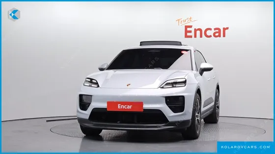 PORSCHE MACAN BASE