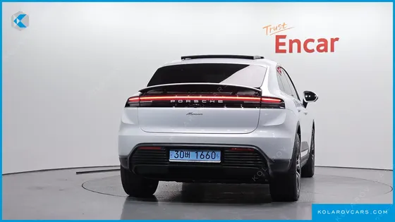 PORSCHE MACAN BASE