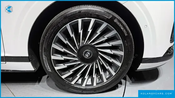 HYUNDAI GRANDEUR 2,5 GASOLINE 2WD