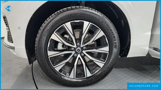 VOLVO XC60 B5 ULTIMATE BRIGHT