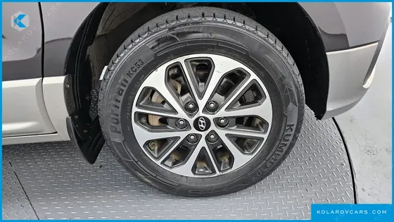 HYUNDAI STAREX 4WD URBAN 9-SEATER