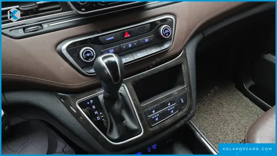 HYUNDAI STAREX 4WD URBAN 9-SEATER