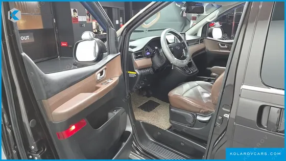 HYUNDAI STAREX 4WD URBAN 9-SEATER