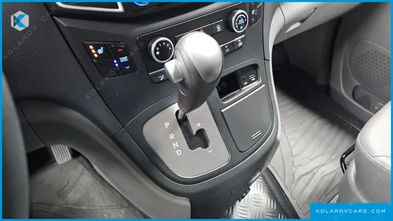 HYUNDAI STAREX WAGON 11-SEATER