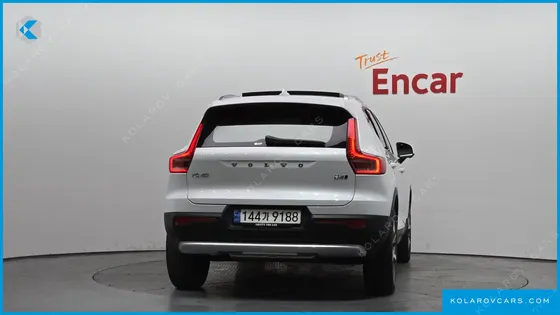 VOLVO XC40 B4 ULTIMATE BRIGHT