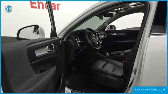 VOLVO XC40 B4 ULTIMATE BRIGHT
