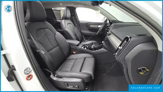 VOLVO XC40 B4 ULTIMATE BRIGHT