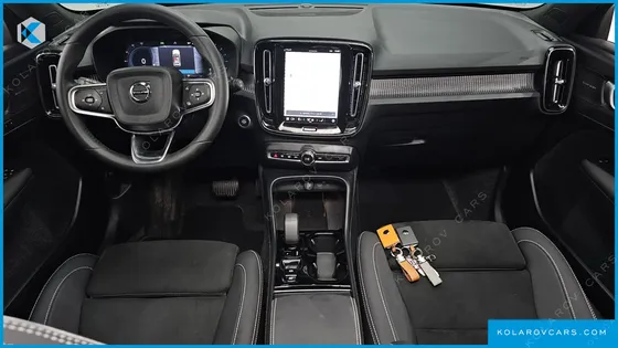 VOLVO XC40 B4 BLACK EDITION