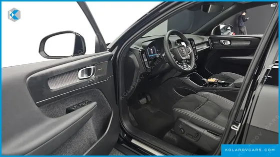 VOLVO XC40 B4 BLACK EDITION