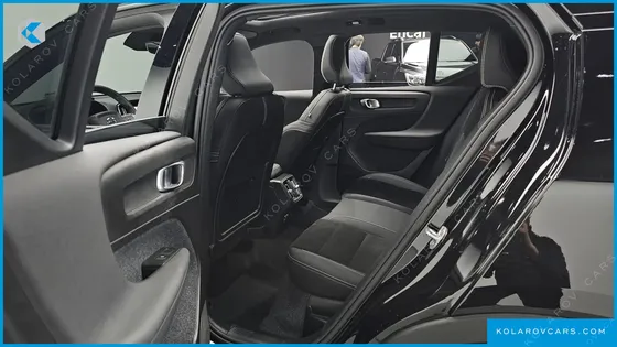 VOLVO XC40 B4 BLACK EDITION