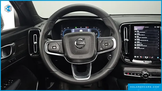 VOLVO XC40 B4 BLACK EDITION