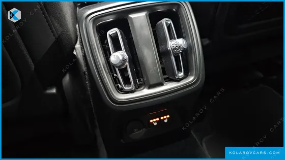 VOLVO XC40 B4 BLACK EDITION