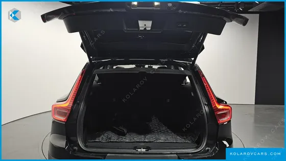 VOLVO XC40 B4 BLACK EDITION