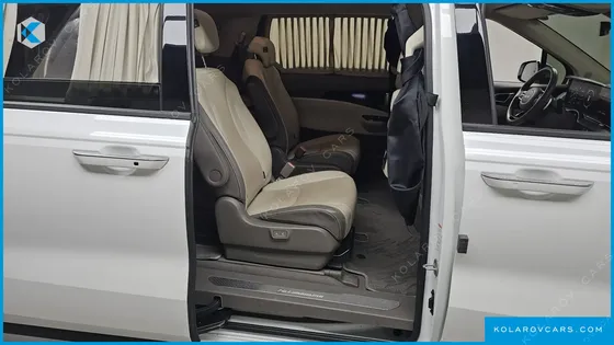 KIA CARNIVAL 9-SEATER HI-LIMOUSINE