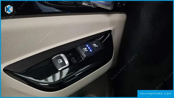 KIA CARNIVAL 9-SEATER HI-LIMOUSINE
