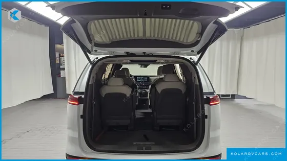 KIA CARNIVAL 9-SEATER HI-LIMOUSINE