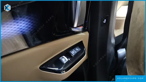 KIA CARNIVAL 9-SEATER SIGNATURE