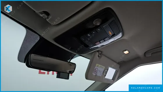 KIA CARNIVAL 9-SEATER PRESTIGE