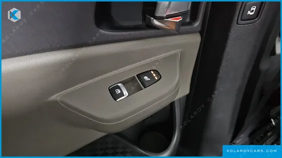 KIA CARNIVAL 9-SEATER NOBLESSE