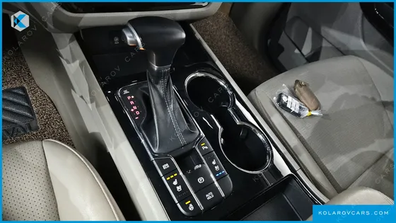 KIA CARNIVAL 9-SEATER PRSTIGE
