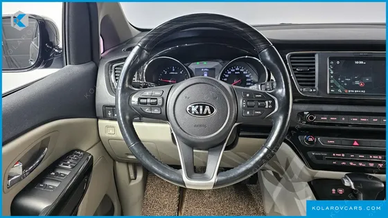 KIA CARNIVAL 9-SEATER PRSTIGE