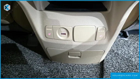 KIA CARNIVAL 9-SEATER PRSTIGE