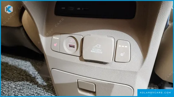 KIA CARNIVAL GASOLINE 9-SEATER HI-LIMOUSINE
