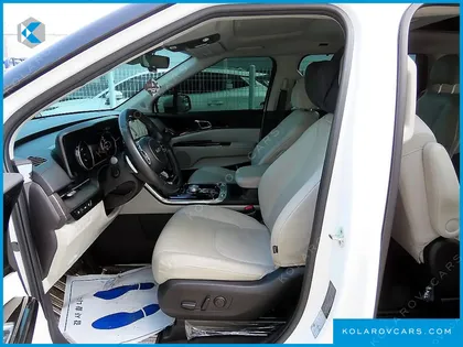 KIA CARNIVAL GASOLINE 7-SEATER OUTDOOR