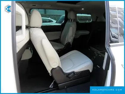 KIA CARNIVAL GASOLINE 7-SEATER OUTDOOR