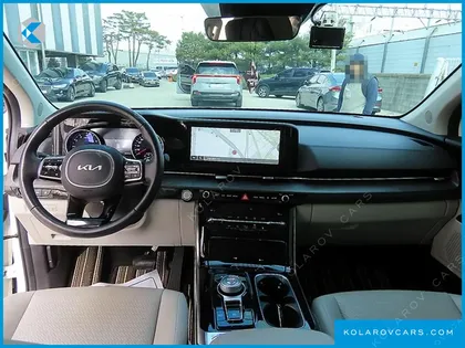 KIA CARNIVAL GASOLINE 7-SEATER OUTDOOR