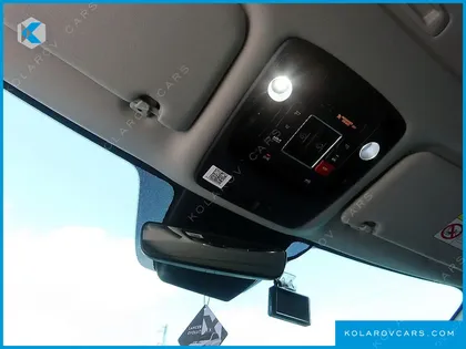 KIA CARNIVAL GASOLINE 7-SEATER OUTDOOR