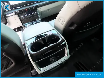 KIA CARNIVAL GASOLINE 7-SEATER OUTDOOR